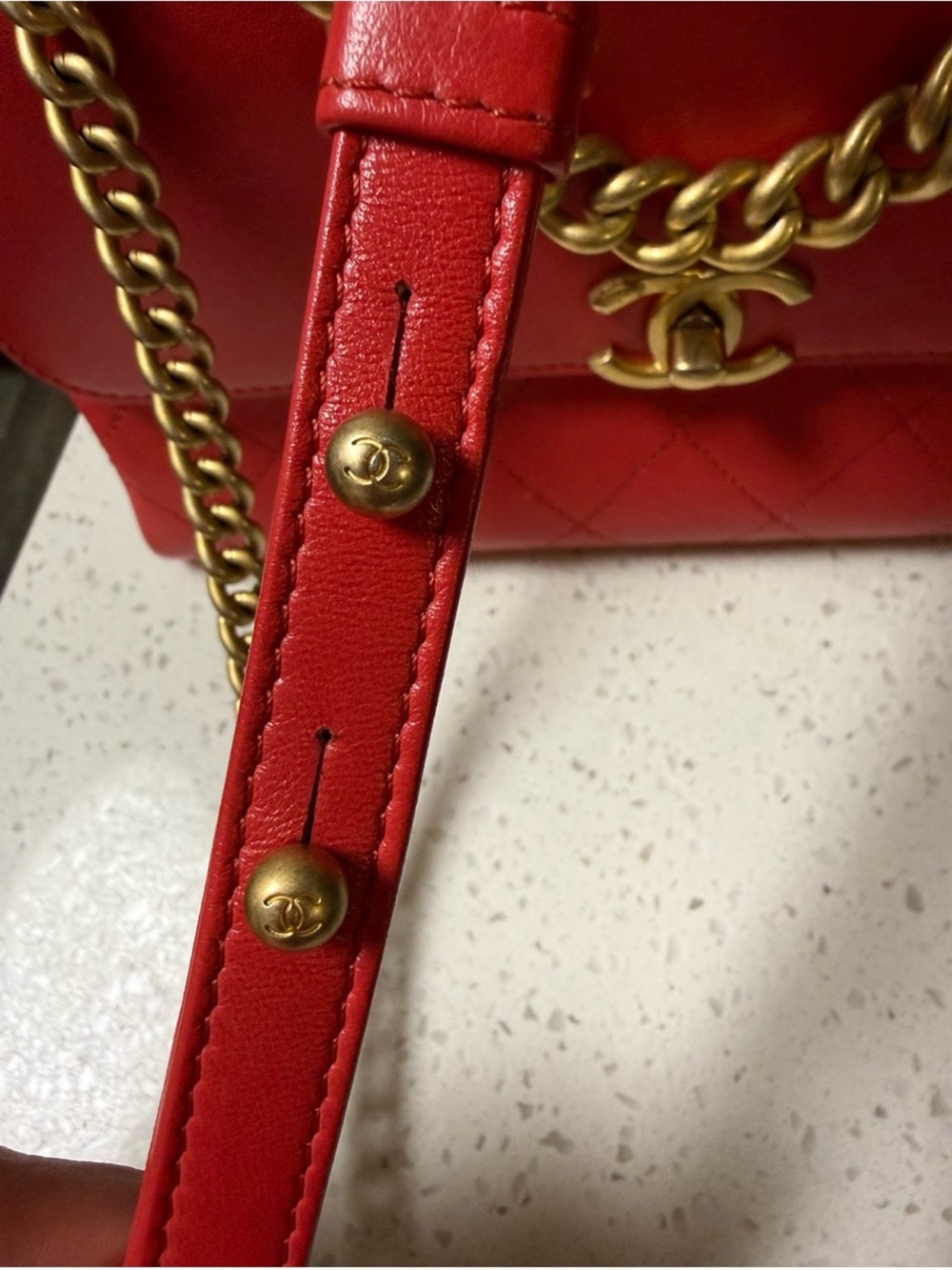 CHANEL Red Quilted Leather Shoulder Bag with Gold Hardware - Picture 8 of 14